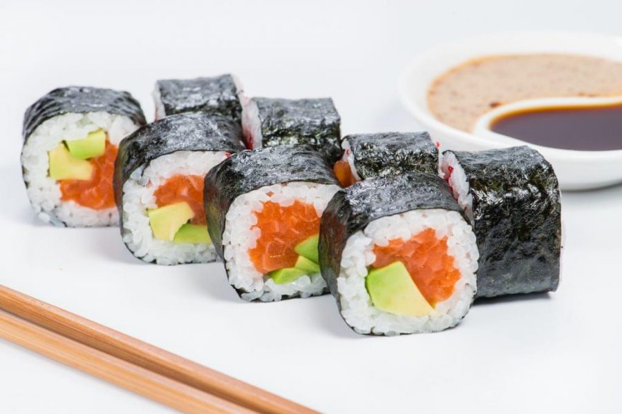 Smoked-Salmon-Avocado-Sushi-Roll-e1517246823392